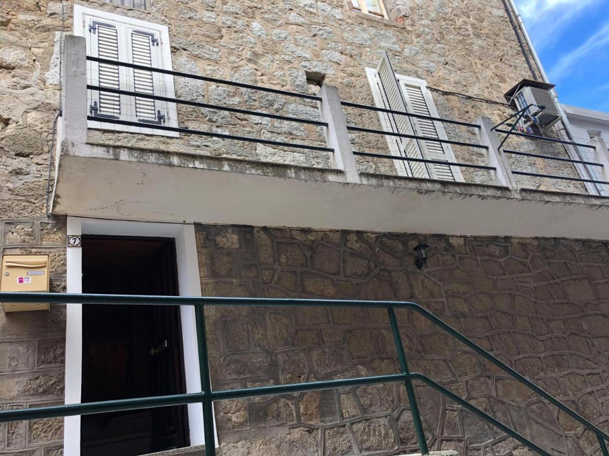 Coquet T2 au coeur du village Sartène Extérieur photo